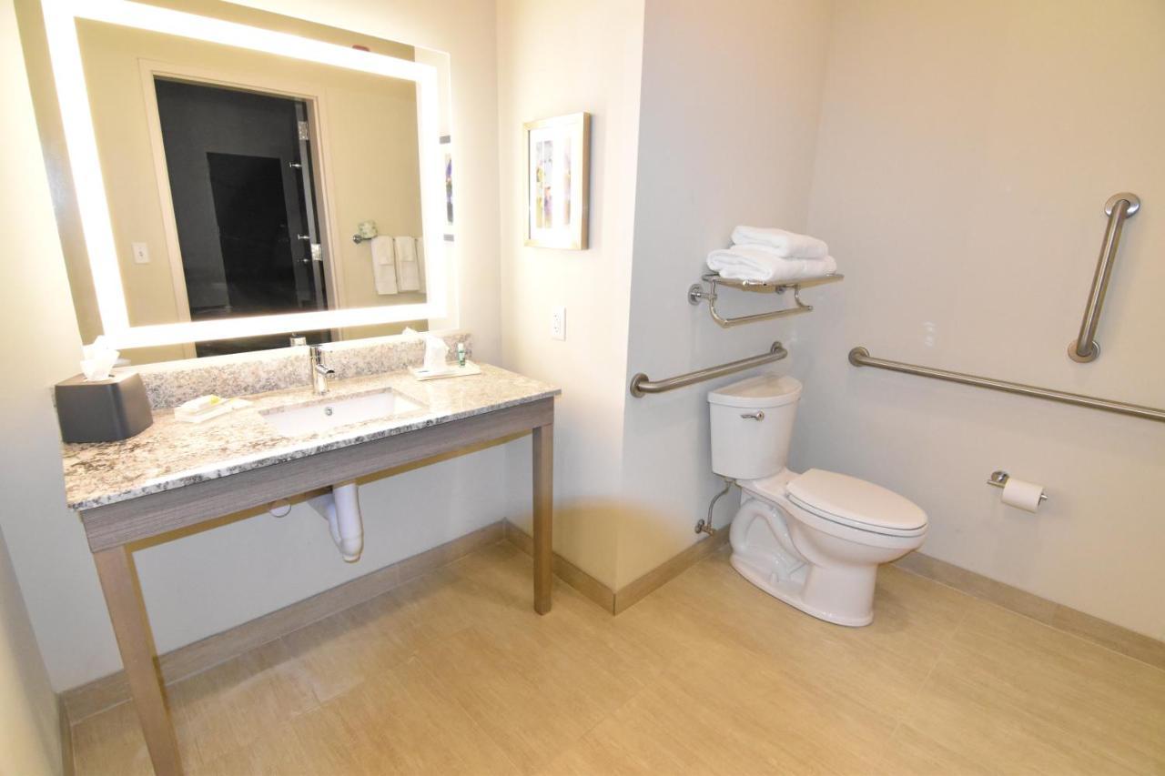 Holiday Inn - Kansas City - Northeast By Ihg Exteriör bild